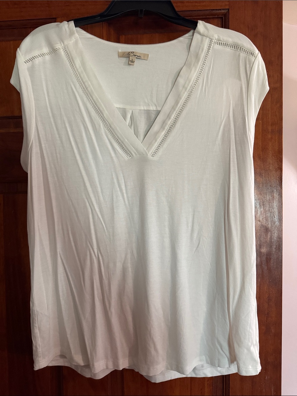Leota White V-Neck Cap Sleeve Tunic Top